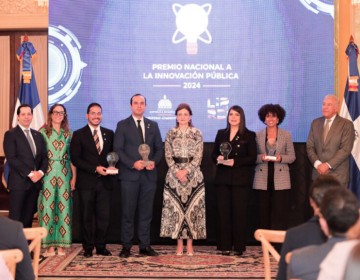 Gobierno reconoce la innovaci&oacute;n de tres instituciones del sector p&uacute;blico