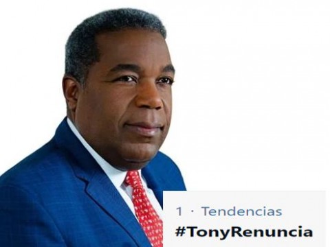 Humorista Fausto Mata pide renuncia de Tony Pe&ntilde;a Guaba