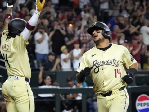 Gurriel y Newman pegan dobles de 2 carreras y D-backs superan 8-5 a Gigantes