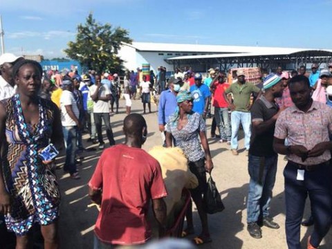 Manifestantes bloquean la frontera Dominicano-Haitiana 