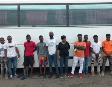 Migraci&oacute;n detiene autob&uacute;s con 23 haitianos indocumentados
