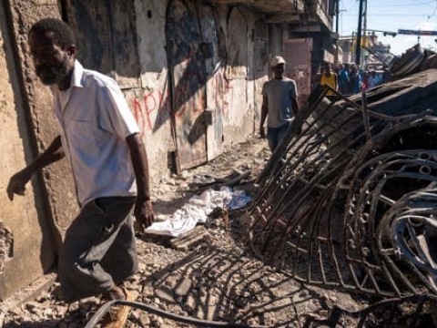 Suben a 95 muertos en explosi&oacute;n en Hait&iacute;