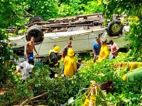 Accidente en carretera de Saman&aacute; deja 17 heridos  