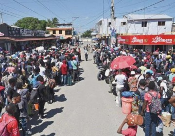 Retorno haitianos a su pa&iacute;s marca primeros d&iacute;as del cierre fronterizo