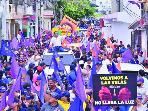 Abel Mart&iacute;nez aglutina fuerzas en Santiago tras rev&eacute;s con su jefe de campa&ntilde;a