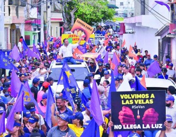 Abel Mart&iacute;nez aglutina fuerzas en Santiago tras rev&eacute;s con su jefe de campa&ntilde;a
