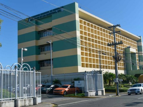 Los docentes se endeudan para viviendas, enseres, salud, veh&iacute;culos, turismo y hasta para cirug&iacute;as est&eacute;ticas