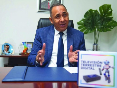 Apag&oacute;n de la televisi&oacute;n anal&oacute;gica va este 2023 y &ldquo;quien no est&eacute; listo se queda fuera&rdquo;, dice Indotel