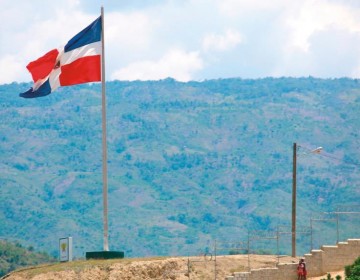 La construcci&oacute;n de la verja fronteriza sufre retrasos; no se pudo cumplir meta