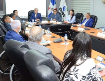 M&eacute;dicos concluyen de buen &aacute;nimo reuni&oacute;n con la comisi&oacute;n del CNSS