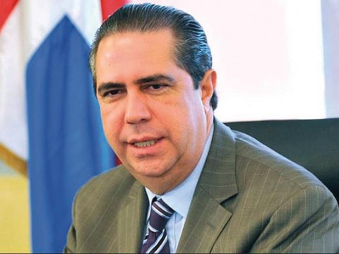 Partidos de oposici&oacute;n acusan al gobierno "comprar de dirigentes"