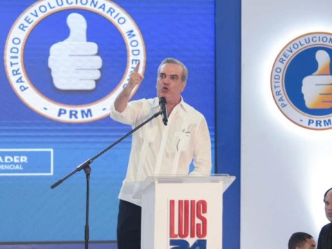 Abinader comienza su campa&ntilde;a con fuertes ataques a la oposici&oacute;n