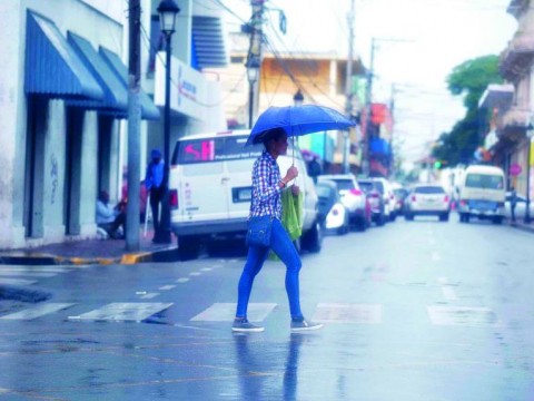 Vaguada y onda tropical provocar&aacute;n aguaceros este lunes y martes