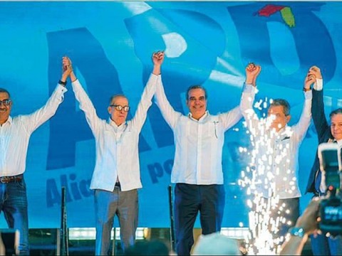 Abinader recurre a vieja pr&aacute;ctica de combinar lo oficial con lo pol&iacute;tico