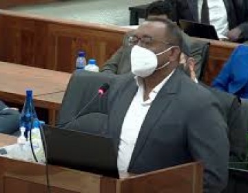 Núñez de Aza dice "lo tienen ahorcado" y que no tiene necesidad de ser testaferro de nadie