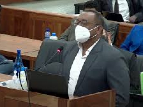 Núñez de Aza dice "lo tienen ahorcado" y que no tiene necesidad de ser testaferro de nadie