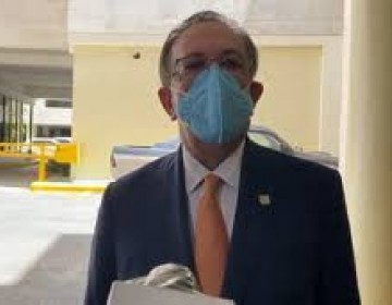 &iexcl;Ahora! Gobernador del Banco Central est&aacute; reunido con el Presidente Abinader 