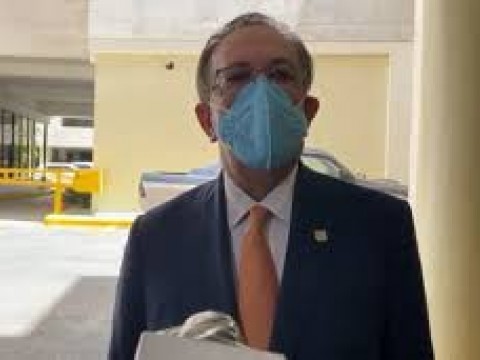&iexcl;Ahora! Gobernador del Banco Central est&aacute; reunido con el Presidente Abinader 