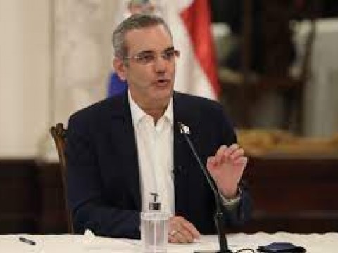 Presidente Abinader califica de &ldquo;locura&rdquo; modificar constituci&oacute;n con objetivos reeleccionistas