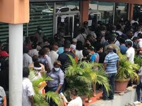 Se registran aglomeraciones en Junta Central de La Feria