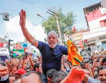 Posible candidatura de Lula toma fuerza mientras Bolsonaro se debilita 