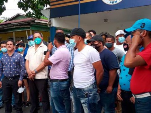 Perremeistas ocupan local de su partido en Bonao en reclamo de empleos del gobierno