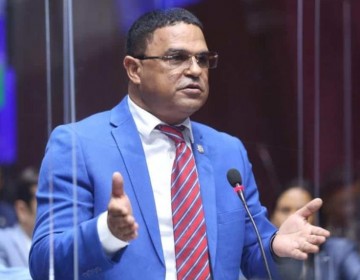 Diputado reintroduce propuesta de usar placas de veh&iacute;culos por provincias