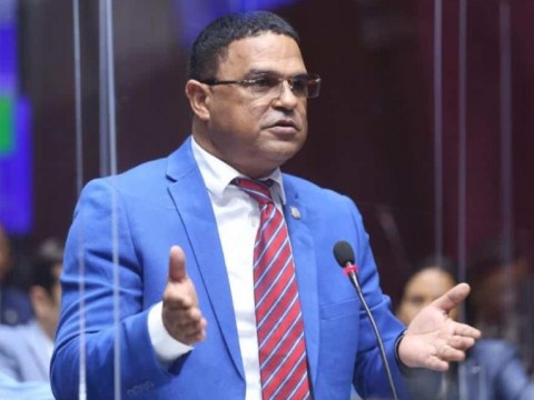 Diputado reintroduce propuesta de usar placas de veh&iacute;culos por provincias