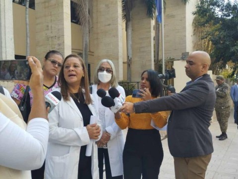 Accionistas del Centro M&eacute;dico Dominicano reclaman pago de acciones a tres a&ntilde;os de la venta