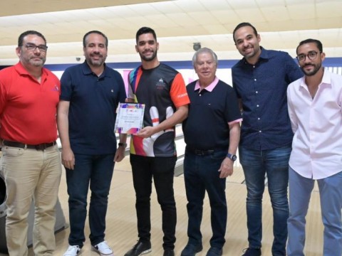 Colegios Amador y Santa Rosa avanzan en torneo de boliche