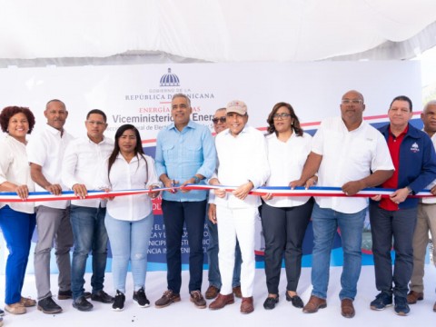 Gobierno electrifica la comunidad El Maniel en Independencia