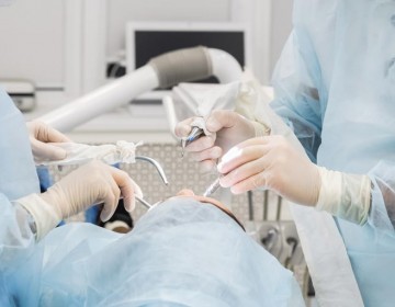 Salud P&uacute;blica reitera supensi&oacute;n de jornadas de implantes dentales sin la debida habilitaci&oacute;n