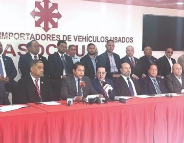Importadores de autos piden extender norma de pagos en efectivo