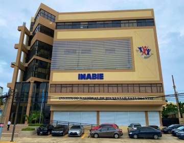 INABIE dispone evaluar &uacute;tiles escolares abandonado en almac&eacute;n y que se puedan reutilizar