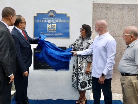 Indotel coloca nombre de Ren&eacute; del Risco Berm&uacute;dez a edificio del Centro Cultural en Zona Colonial