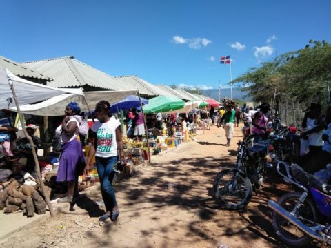 Denuncian bandas haitianas paralizan comercio con Jiman&iacute;