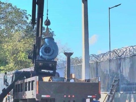 Inician instalaci&oacute;n de nuevas electrobombas en el canal La Vig&iacute;a en Dajab&oacute;n