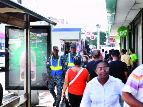 Intenso patrullaje de la polic&iacute;a en calles de Santo Domingo