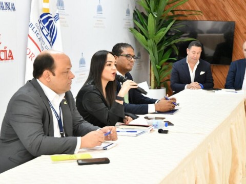 Interior y Polic&iacute;a informa que agilizar&aacute; permisos para importar y vender armas