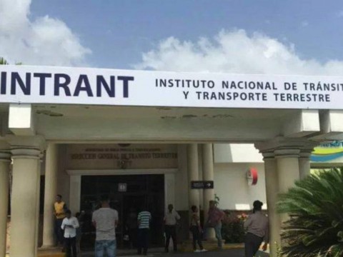 INTRANT abandona trabajos en San Crist&oacute;bal y produce caos en el tr&aacute;nsito urbano 