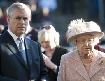 La reina Isabel II retira los t&iacute;tulos militares al pr&iacute;ncipe Andr&eacute;s por esc&aacute;ndalo sexual