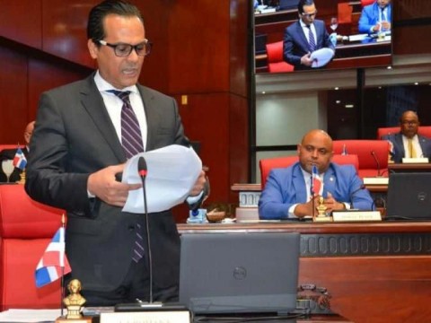 Iv&aacute;n Silva asume como vocero del PRD en el Senado