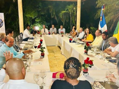 Embajada dominicana en Kingston celebra mesa redonda con empresarios de Jamaica