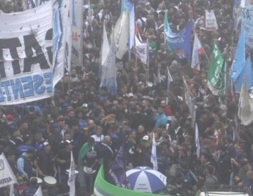 Protestas en Argentina mientras Senado discute reformas clave para el gobierno de Milei