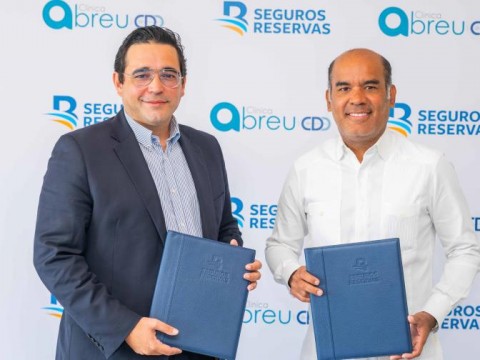 Seguros Reservas firma acuerdo para cobertura de cirug&iacute;a rob&oacute;tica de &uacute;ltima generaci&oacute;n