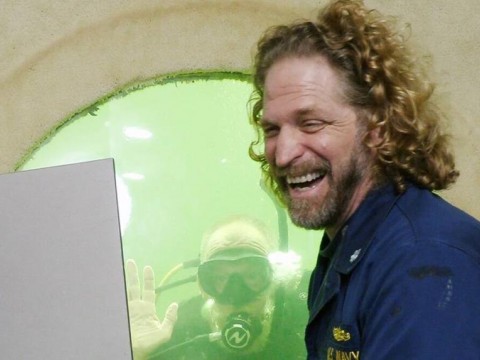 Profesor de EE.UU. bate r&eacute;cord mundial al vivir 74 d&iacute;as bajo el agua, su meta es llegar a 100