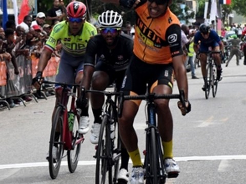 Joel Garcia eleva el orgullo patrio al ganar etapas seguidas de ciclismo