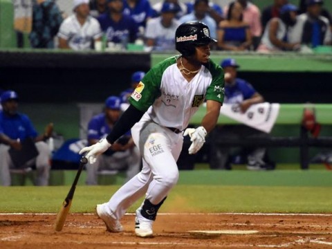 Jos&eacute; Tena con sencillo otorga el triunfo a las Estrellas sobre el Licey en 10 entradas