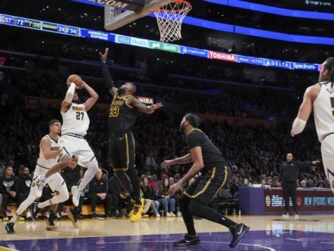 Murray suma 29 puntos; Nuggets resisten ante Lakers en &uacute;ltimos minutos