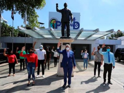 PRD juramenta exdirigentes del BIS y de tres movimientos
